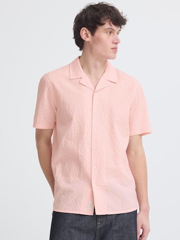 BLEND Regular Fit Kurzarmhemd ' BHBarny Cuba ' in Pink: Vorderseite
