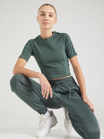 NIKE - Camiseta funcional 'One' en verde: frente