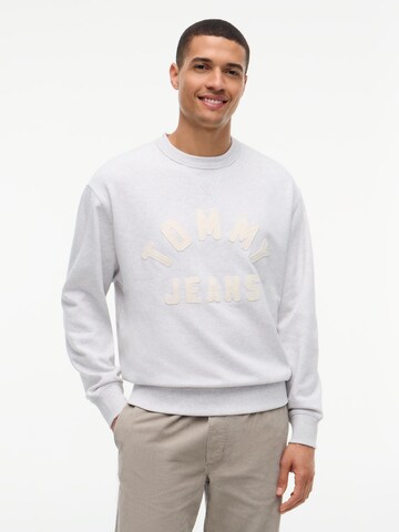 Tommy Jeans Sweatshirt 'NEW CLASSIC' in Grijs: voorkant
