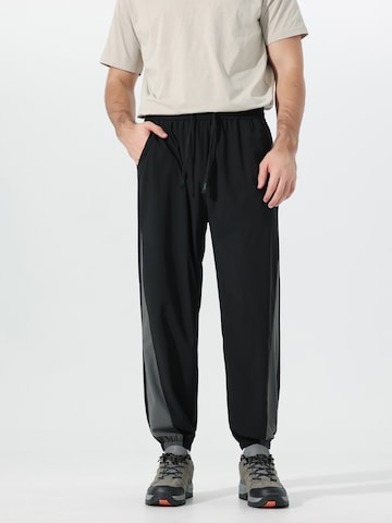 Youthup Tapered Workout Pants in Black: front