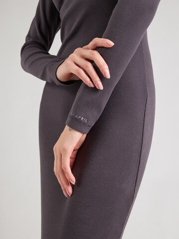 Abito 'Remy' di OH APRIL in grigio