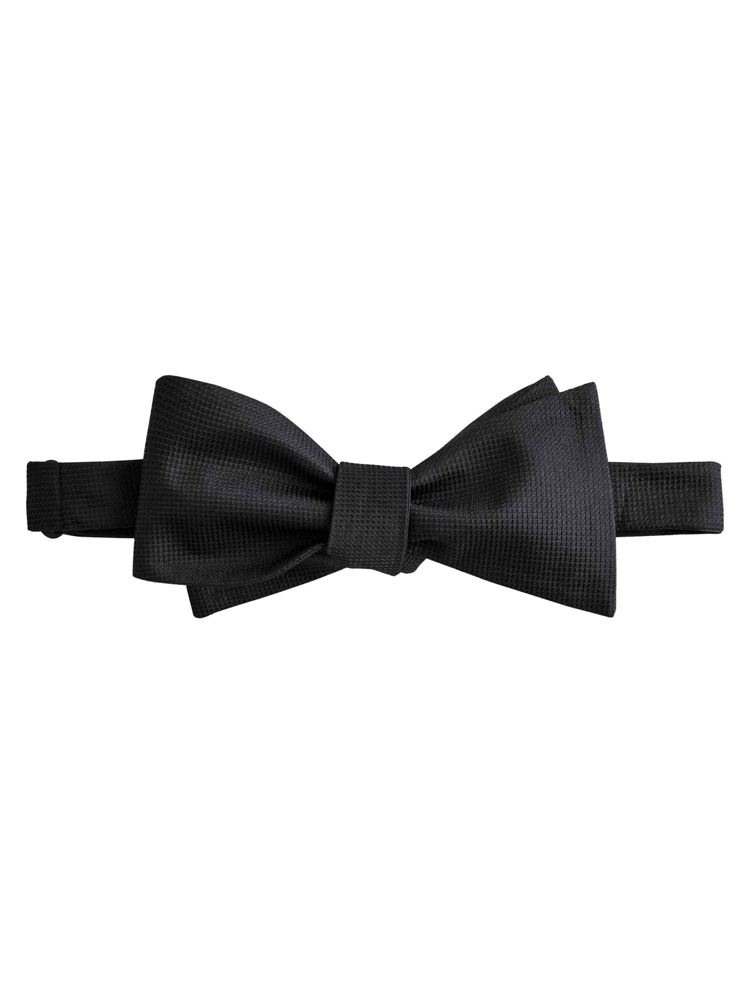 Papion de la Next pe negru: față