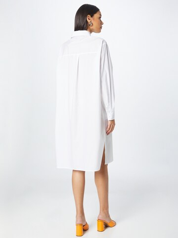 Gina Tricot - Vestido camisero 'Leaf' en blanco