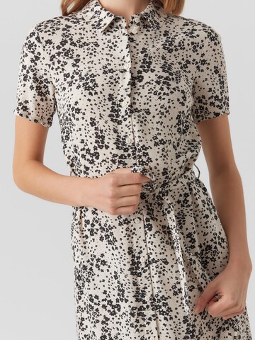 VERO MODA - Vestidos camiseiros 'EASY JOY' em cinzento