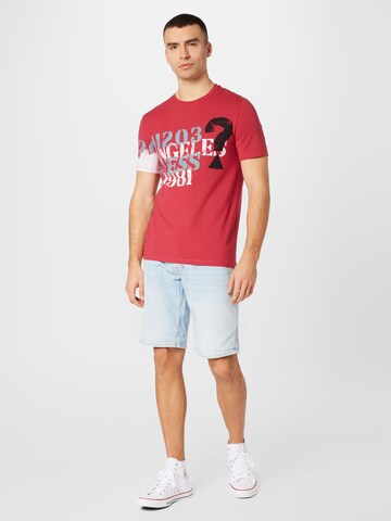 T-Shirt GUESS en rouge