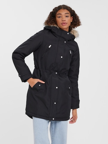 VERO MODA Winterparka 'Track' in Zwart: voorkant