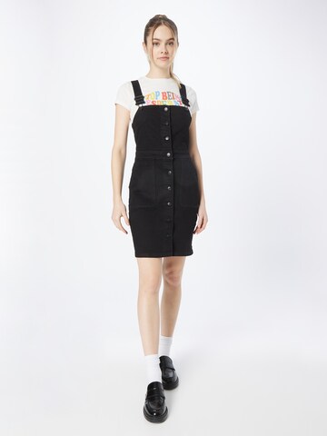 Rochie de la Monki pe negru: față