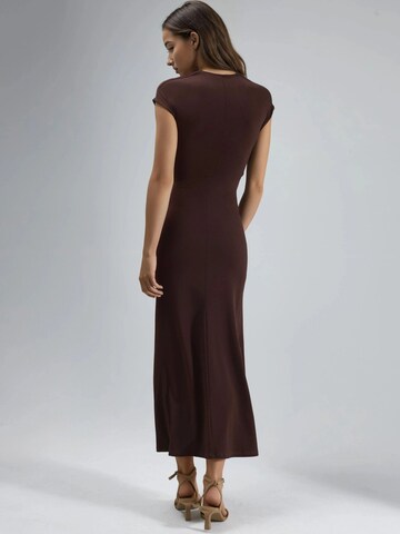 Busem Avondjurk in Bruin