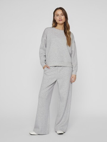VILA Sweatshirt in Grey