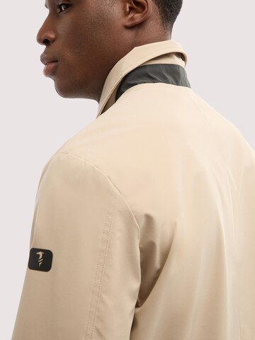 Cappotto invernale di Trussardi in beige