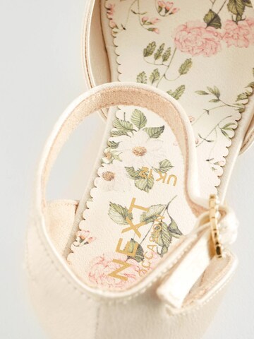 Next Sandaler i beige