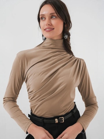 Bigdart Shirt in Beige: front