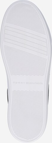 Baskets basses TOMMY HILFIGER en blanc