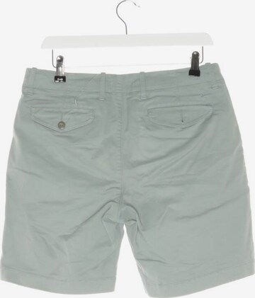 Closed Shorts in 30 in Green