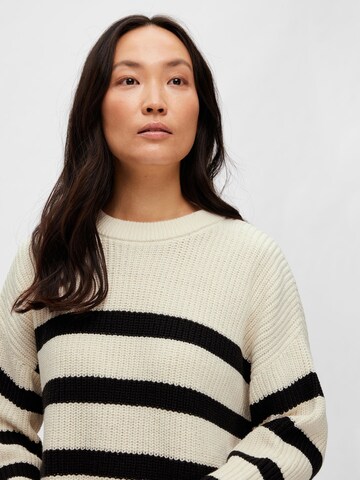 Pullover 'Bloomie' di SELECTED FEMME in bianco