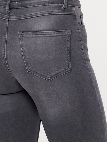 Only Tall Rozkloszowany krój Jeansy 'ONLLUNA' w kolorze szary