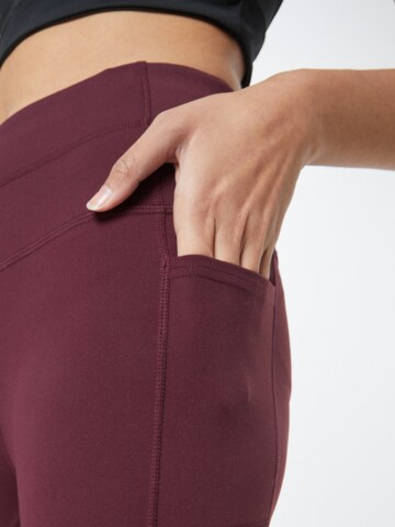 Skinny Pantaloni sportivi di SKECHERS in lilla