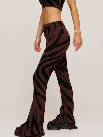 Coupe slim Pantalon A LOT LESS en marron