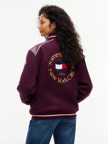 Tommy Jeans Tussenjas in Lila: voorkant