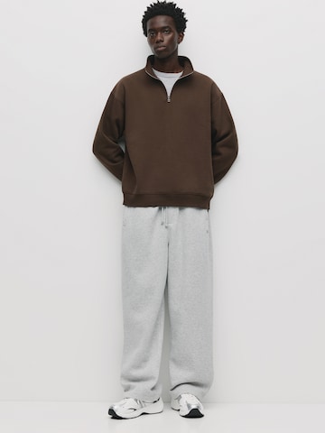 Pull&Bear Sweatshirt in Brown: front