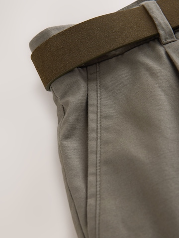 Next Свободный крой Брюки со складками в Зеленый