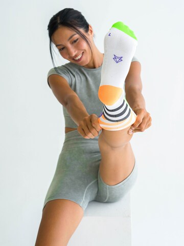 INCYLENCE Athletic Socks in Green