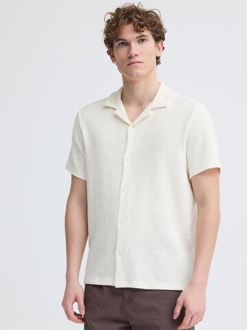 Kronstadt - Ajuste regular Camisa ' KSDalrin ' en blanco: frente
