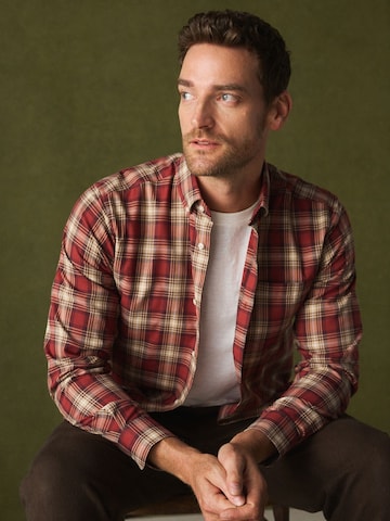 Next - Ajuste regular Camisa en rojo