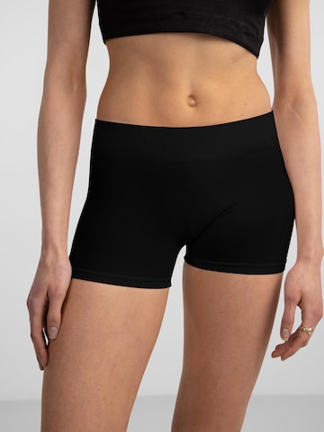 PIECES Skinny Shorts 'London' in Schwarz: predná strana