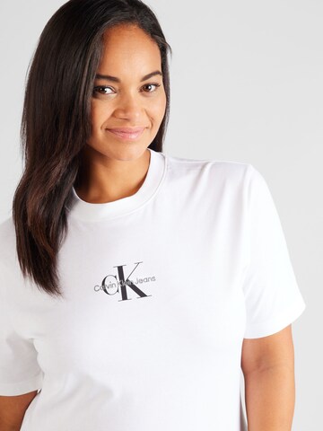 T-shirt Calvin Klein Jeans Curve en blanc