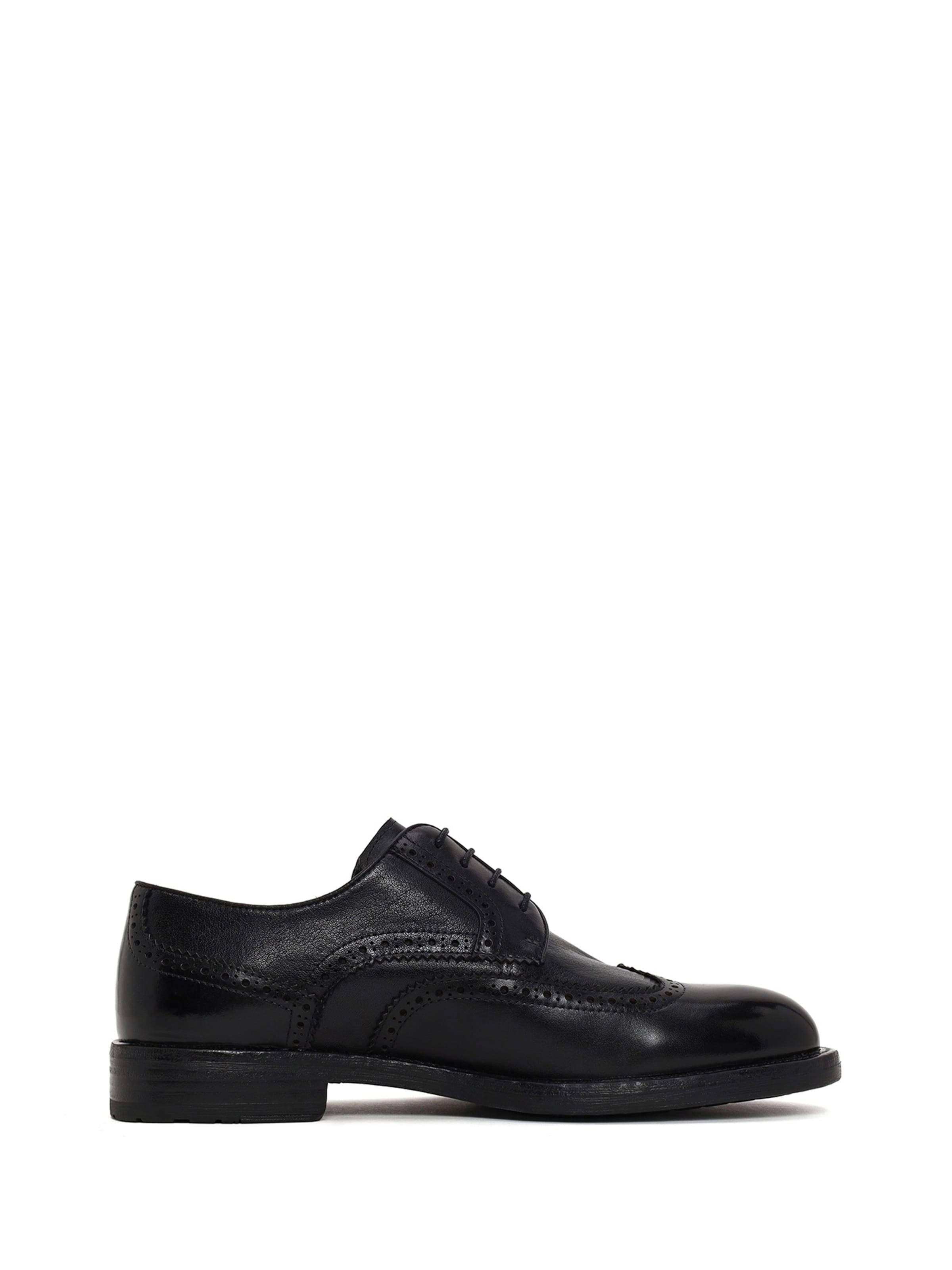Scarpa stringata di Derimod in nero