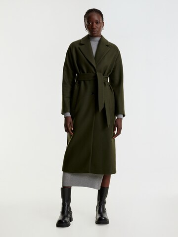 EDITED Between-Seasons Coat 'Cecilia' in Green: front