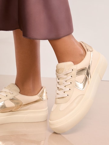 Lipsy Низкие кроссовки в Бежевый