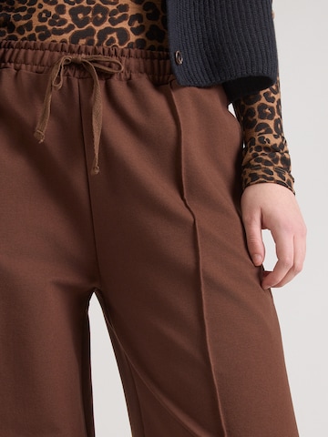 ABOUT YOU Широкий Штаны 'Franca' в Коричневый