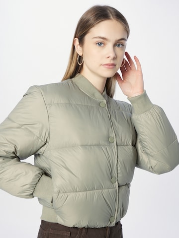 Abercrombie & Fitch Prehodna jakna | zelena barva