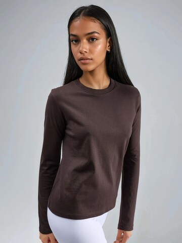 Maglietta di Busem in marrone: frontale