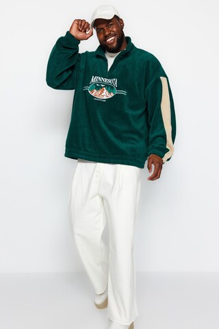 Pullover di Trendyol Curve in verde