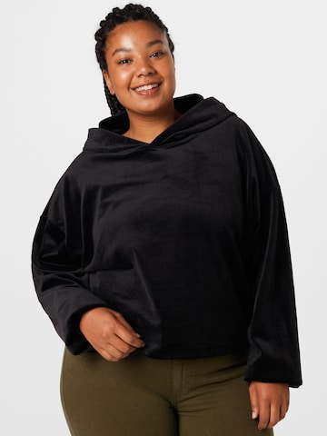 Urban Classics Sweatshirt in Black: front