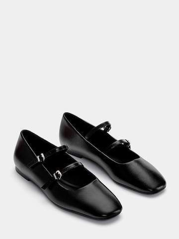 Pull&Bear Strap ballerina in Black