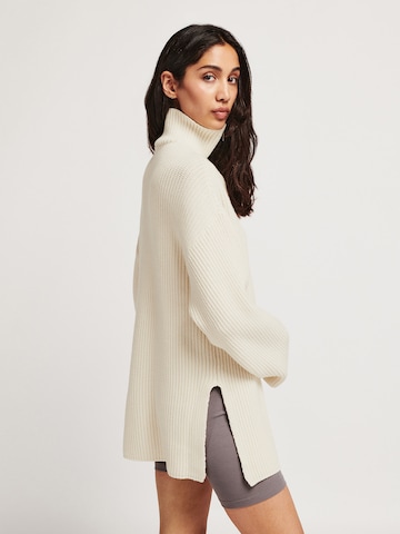 Lezu Sweatshirt 'Klara' in Beige: zadná strana