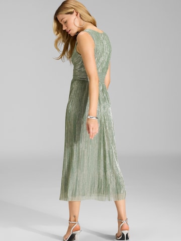 SWING Cocktail Dress in Green