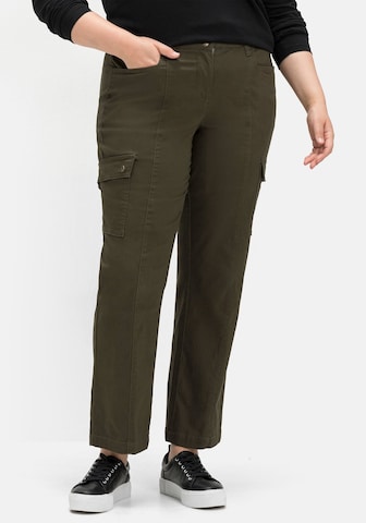 SHEEGO - regular Pantalón cargo en verde: frente