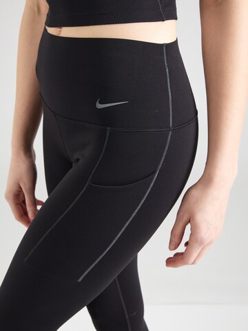 NIKE Skinny Športové nohavice 'UNIVERSA' - Čierna