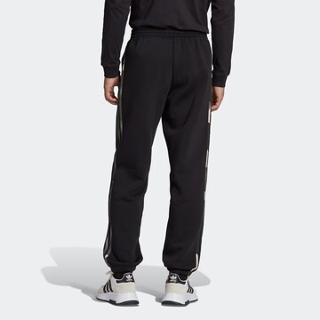 Effilé Pantalon 'Graphics Camo Sweat' ADIDAS ORIGINALS en noir