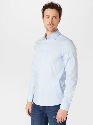 Coupe slim Chemise business Calvin Klein en bleu : devant