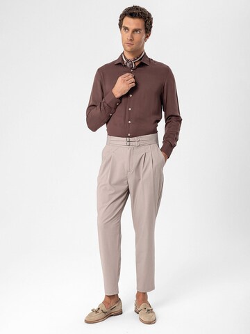 Antioch Regular Bundfaltenhose in Beige