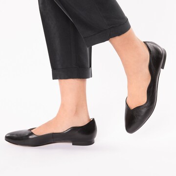 CAPRICE Ballet Flats in Black