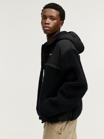 Pull&Bear Flisová bunda - Čierna