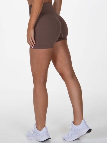Divina Slimfit Sportshorts 'Nani' in Braun