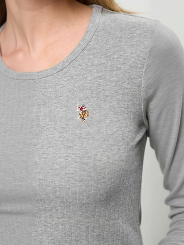U.S. POLO ASSN. Top ' UWCarlotte ' – šedá